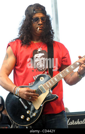 Août 3, 2008 - Chicago, Illinois, USA - Le guitariste SLASH fonctionne à l'Kidzapalooza, dans le cadre de l'édition 2008 du Festival de musique Lollapalooza. Les trois jours du festival de musique multi-étape attirera des milliers de fans de musique à Grant Park situé au centre-ville de Chicago. Copyright 2008 Jason Moore. Obligatoire Banque D'Images