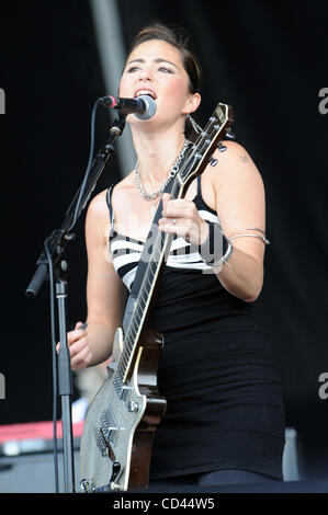 9 août 2008 - Baltimore, Maryland, USA - KT Tunstall musicien il se produit dans le cadre de l'édition 2008 du Festival de musique de Virgin Mobile, qui se déroule à la Pimlico Race Course. Les deux jours du festival permettra d'attirer plus de 40 000 fans de musique à voir une variété de agit sur trois étapes. Copyri Banque D'Images