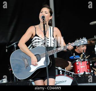 9 août 2008 - Baltimore, Maryland, USA - KT Tunstall musicien il se produit dans le cadre de l'édition 2008 du Festival de musique de Virgin Mobile, qui se déroule à la Pimlico Race Course. Les deux jours du festival permettra d'attirer plus de 40 000 fans de musique à voir une variété de agit sur trois étapes. Copyri Banque D'Images