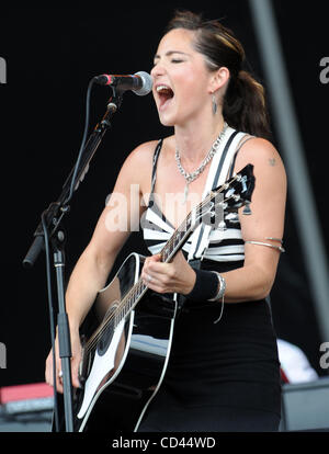 9 août 2008 - Baltimore, Maryland, USA - KT Tunstall musicien il se produit dans le cadre de l'édition 2008 du Festival de musique de Virgin Mobile, qui se déroule à la Pimlico Race Course. Les deux jours du festival permettra d'attirer plus de 40 000 fans de musique à voir une variété de agit sur trois étapes. Copyri Banque D'Images