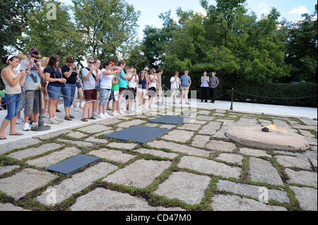 Sep 4, 2008 - Arlington, Virginie, USA - La tombe du Président John Fitzgerald Kennedy et de la Première Dame Jacqueline Kennedy Onassis à Arlington National Cemetery est un cimetière militaire aux États-Unis, établi au cours de la guerre civile américaine au motif de Arlington House, anciennement le Banque D'Images