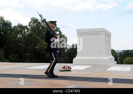 Sep 4, 2008 - Arlington, Virginie, USA - La tombe de la Tombe du Soldat inconnu au cimetière national d'Arlington est un cimetière militaire aux États-Unis, établi au cours de la guerre civile américaine au motif d'Arlington House, anciennement la succession de la famille de l'épouse de Robert E. Lee Banque D'Images