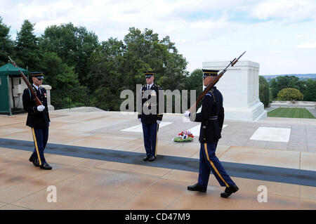 Sep 4, 2008 - Arlington, Virginie, USA - La tombe de la Tombe du Soldat inconnu au cimetière national d'Arlington est un cimetière militaire aux États-Unis, établi au cours de la guerre civile américaine au motif d'Arlington House, anciennement la succession de la famille de l'épouse de Robert E. Lee Banque D'Images