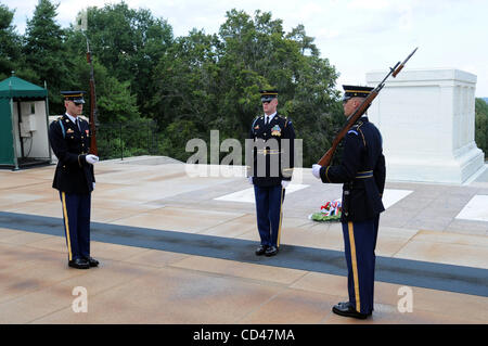 Sep 4, 2008 - Arlington, Virginie, USA - La tombe de la Tombe du Soldat inconnu au cimetière national d'Arlington est un cimetière militaire aux États-Unis, établi au cours de la guerre civile américaine au motif d'Arlington House, anciennement la succession de la famille de l'épouse de Robert E. Lee Banque D'Images