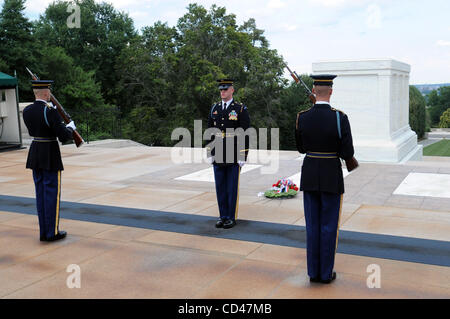 Sep 4, 2008 - Arlington, Virginie, USA - La tombe de la Tombe du Soldat inconnu au cimetière national d'Arlington est un cimetière militaire aux États-Unis, établi au cours de la guerre civile américaine au motif d'Arlington House, anciennement la succession de la famille de l'épouse de Robert E. Lee Banque D'Images