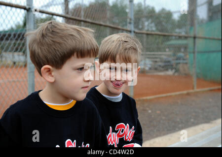 5 ans autiste twins Ben et Sam Schwenker, Marietta, GA Banque D'Images