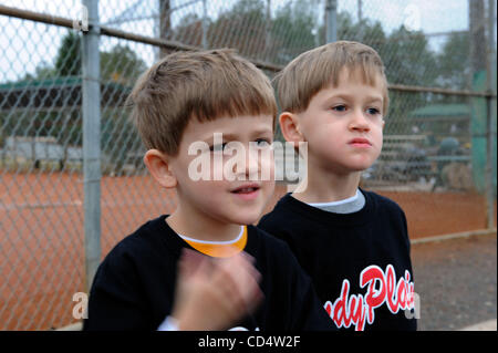 5 ans autiste twins Ben et Sam Schwenker, Marietta, GA Banque D'Images