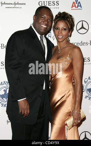 Oct 25, 2008 - Los Angeles, Californie, USA - RODNEY PEETE et HOLLY ROBINSON PEETE pendant les arrivées au Carrousel du 30e anniversaire de l'espoir à l'hôtel Beverly Hilton. (Crédit Image : © Lisa O'Connor/ZUMA Press) Banque D'Images