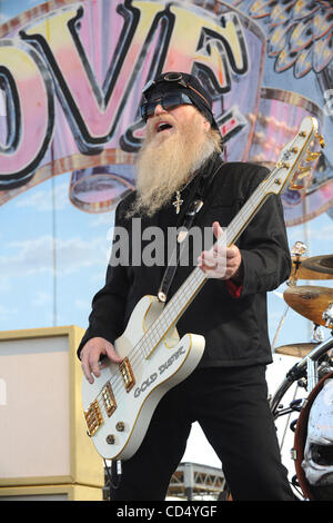 Oct 26, 2008-Pomona, Californie, USA-musicien DUSTY HILL de ZZ Top à Love Ride 25, Pomona Fairgrounds. (Crédit Image : cr Scott Mitchell) Banque D'Images