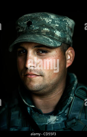 Nov 11, 2008 - Le Balad, Salah ad Din, l'Iraq - SPC. JOEL DOUBEK, 24-H Company, 1-161dans de Spokane, WA. Soldats du 1er Bataillon du Régiment d'infanterie 1-161, 81e Brigade Combat Team. Les soldats de la Garde nationale de Washington, 161e Régiment d'infanterie. Ils ont quitté leurs familles, leurs amis et les Banque D'Images