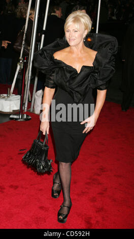 Nov 24, 2008 - New York, NY, USA - l'épouse de Hugh Jackman-DEBORRA LEE FURNESS au New York premiere de 'Australie' tenu à la Ziegfeld Theatre. (Crédit Image : © Nancy/Kaszerman ZUMA Press) Banque D'Images