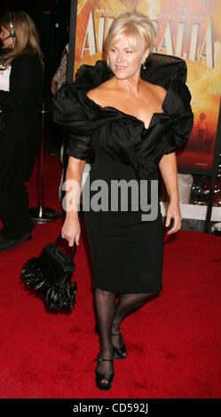 Nov 24, 2008 - New York, NY, USA - l'épouse de Hugh Jackman-DEBORRA LEE FURNESS au New York premiere de 'Australie' tenu à la Ziegfeld Theatre. (Crédit Image : © Nancy/Kaszerman ZUMA Press) Banque D'Images