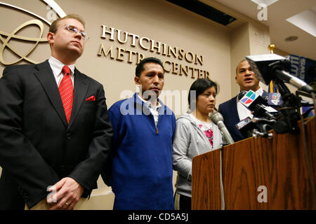 Mar 03, 2008 - Bronx, New York, USA - chauffeur de taxi Klever Sailema, 44 ans, a été chargé de produire un faux rapport de police et de facilitation pénale le 1 mars 2008, après avoir dit à la police un homme à gauche un bébé et un sac à couches à l'arrière de son taxi dans le Queens, NY, le 28 février 2008. Sailema a pris 6 mois Banque D'Images