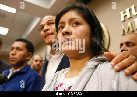 Mar 03, 2008 - Bronx, New York, USA - chauffeur de taxi Klever Sailema, 44 ans, a été chargé de produire un faux rapport de police et de facilitation pénale le 1 mars 2008, après avoir dit à la police un homme à gauche un bébé et un sac à couches à l'arrière de son taxi dans le Queens, NY, le 28 février 2008. Sailema a pris 6 mois Banque D'Images