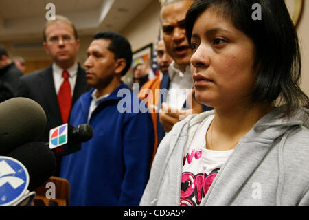 Mar 03, 2008 - Bronx, New York, USA - chauffeur de taxi Klever Sailema, 44 ans, a été chargé de produire un faux rapport de police et de facilitation pénale le 1 mars 2008, après avoir dit à la police un homme à gauche un bébé et un sac à couches à l'arrière de son taxi dans le Queens, NY, le 28 février 2008. Sailema a pris 6 mois Banque D'Images