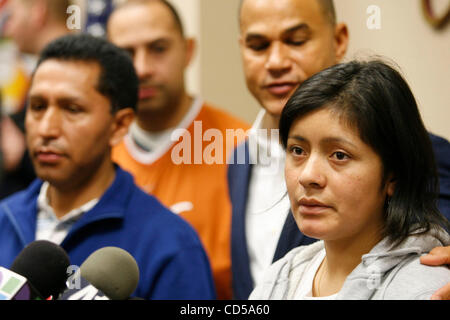 Mar 03, 2008 - Bronx, New York, USA - chauffeur de taxi Klever Sailema, 44 ans, a été chargé de produire un faux rapport de police et de facilitation pénale le 1 mars 2008, après avoir dit à la police un homme à gauche un bébé et un sac à couches à l'arrière de son taxi dans le Queens, NY, le 28 février 2008. Sailema a pris 6 mois Banque D'Images