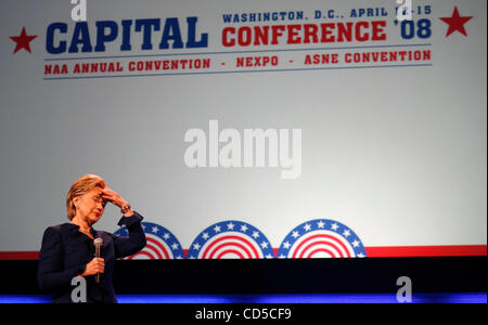 La présidence américaine démocratique Sen. Hillary Rodham Clinton (D-NY) parle au cours de la Newspaper Association of America convention le 15 avril 2008 au Centre des Congrès de Washington à Washington, DC. (Photo par Ringo Chiu / Zuma Press) Banque D'Images