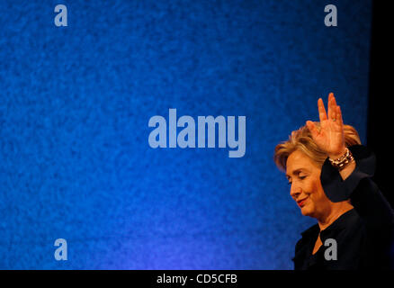 La présidence américaine démocratique Sen. Hillary Rodham Clinton (D-NY) parle au cours de la Newspaper Association of America convention le 15 avril 2008 au Centre des Congrès de Washington à Washington, DC. (Photo par Ringo Chiu / Zuma Press) Banque D'Images