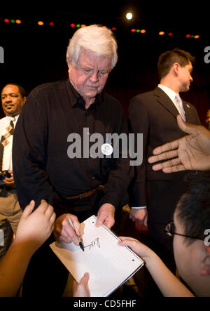 20 mai 2008 - Boston, Massachussets, USA - Essais effectués après le sénateur Edward Kennedy a subi une crise a montré qu'il a une tumeur maligne au cerveau dans le lobe pariétal gauche. Sur la photo : le sénateur Edward Kennedy à un rassemblement d'Obama à l'Université de Texas-Pan-Américain à Edinburg, Texas le Feb 20, 2008. ( Banque D'Images