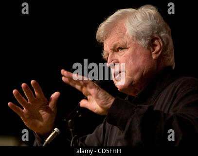 20 mai 2008 - Boston, Massachussets, USA - Essais effectués après le sénateur Edward Kennedy a subi une crise a montré qu'il a une tumeur maligne au cerveau dans le lobe pariétal gauche. Sur la photo : le sénateur Edward Kennedy à un rassemblement d'Obama à l'Université de Texas-Pan-Américain à Edinburg, Texas le Feb 20, 2008. ( Banque D'Images