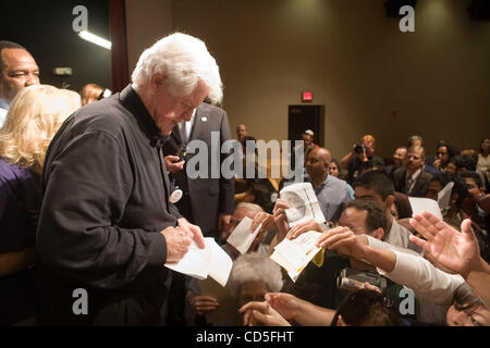 20 mai 2008 - Boston, Massachussets, USA - Essais effectués après le sénateur Edward Kennedy a subi une crise a montré qu'il a une tumeur maligne au cerveau dans le lobe pariétal gauche. Sur la photo : le sénateur Edward Kennedy à un rassemblement d'Obama à l'Université de Texas-Pan-Américain à Edinburg, Texas le Feb 20, 2008. ( Banque D'Images