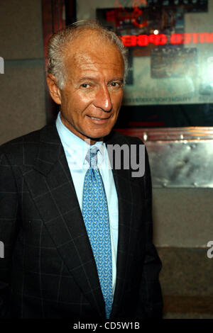 7 mai 2003 - New York, New York, États-Unis - K30496SD RM0507.RAINFOREST FOUNDATION-nous bénéficier.MANHATTAN CENTER, NEW YORK New York. / 2003.RON DELSMEY.****(EXCLUSIF DE DROIT : Crédit Â© Rick Mackler/Photos/ZUMAPRESS.com) Globe Banque D'Images