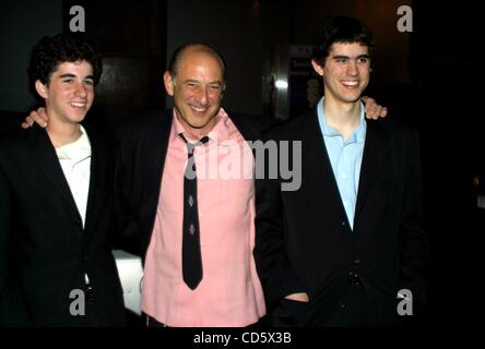 15 mai 2003 - New York, New York, États-Unis - K30691SD RM0515.PREMIÈRE MONDIALE DE .''WRITER'S BLOCK''.NEW YORK New York. / 2003.RICHARD PORTNOW(Image Crédit : Â© Rick Mackler/Photos/ZUMAPRESS.com) Globe Banque D'Images