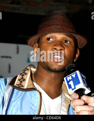 27 août 2003 - New York, New York, États-Unis - K32453RM. SD08/27/2003..SO SO DEF LES MTV Video Music Awards AU ROY PARTI LIEBENTHAL'S POP BURGER , NYC..USHER.(Image Crédit : Â© Rick Mackler/Photos/ZUMAPRESS.com) Globe Banque D'Images