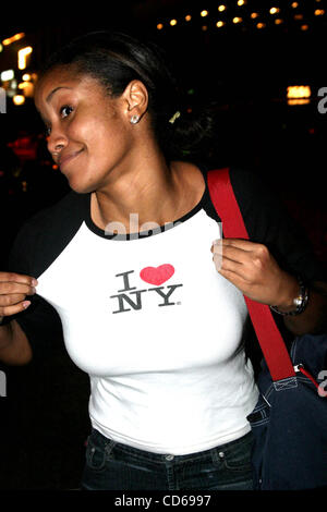 28 septembre 2003 - New York, New York, États-Unis - K33094RM.SHAUNTAY HINTON dans midtown après avoir quitté sa classe par intérim 09/28/2003.(Image Crédit : Â© Rick Mackler/Photos/ZUMAPRESS.com) Globe Banque D'Images