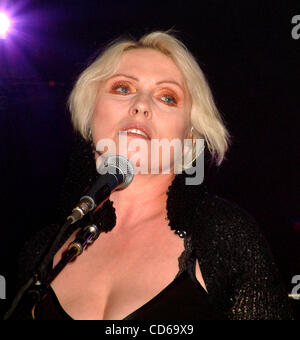 6 octobre 2003 - New York, New York, États-Unis - K33298ML.DKNY PRÉSENTE VANITY FAIR ''IN'' CONCERT AU PROFIT DE L'ÉTAPE JUSQU'WOMEN'S NETWORK À L'HAMMERSTEIN BALLROOM , New York. 10/06/2003 Crédit : Images.(Â© Mitchell Levy/Photos/ZUMAPRESS.com) Globe Banque D'Images