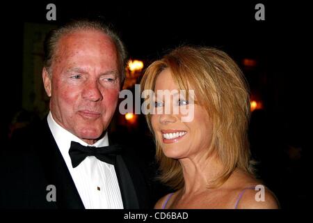 22 mai 2003 - New York, New York, États-Unis - K30824SD JBU0522.PARKINSON'S DISEASE FOUNDATION.GALA À L'HÔTEL PIERRE,.NEW YORK New York.. / 2003.FRANK ET KATHIE LEE GIFFORD(Image Crédit : Â© Judie Burstein/Photos/ZUMAPRESS.com) Globe Banque D'Images