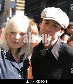 10 septembre 2003 - New York, New York, États-Unis - K32715RM..DES STARS ARRIVANT À LA David Letterman Show , NYC . 09/10/2003.. / Crédit : Image RAVONETTES(Â© Rick Mackler/Photos/ZUMAPRESS.com) Globe Banque D'Images