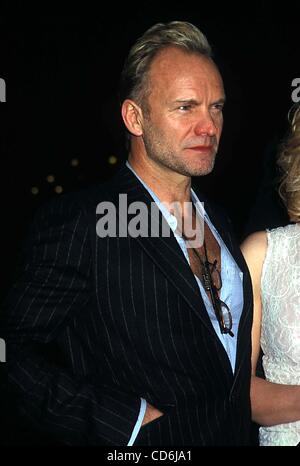 8 décembre 2003 - Hollywood, Californie, États-Unis - J8325PR.LE MOT ET LA MUSIQUE DE COLD MOUNTAIN A TENU À LA ROYCE HALL, à l'UCLA, Los Angeles CA.12/08/2003. / / 2003.STING(Image Crédit : Â© Phil Roach/Photos/ZUMAPRESS.com) Globe Banque D'Images