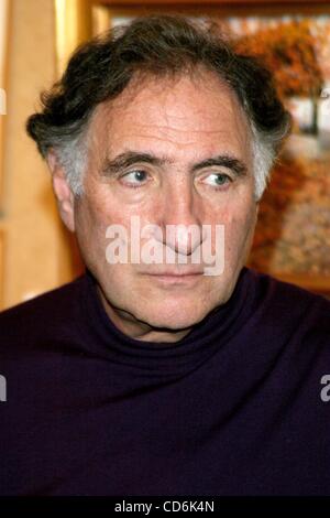 19 déc., 2003 - New York, New York, États-Unis - K34703RM .le NATIONAL ARTS CLUB PRÉSENTE.''FOOD FOR THOUGHT''..Gramercy Park, NEW YORK New York.. / 2003.JUDD HIRSCH(Image Crédit : Â© Rick Mackler/Photos/ZUMAPRESS.com) Globe Banque D'Images