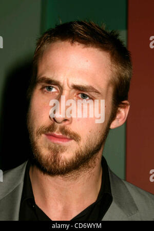 31 mars 2004 - New York, New York, États-Unis - K36414ML.''L'ORGANISATION DES New YorkS DE LELAND'' NEW YORK PREMIERE HÉBERGÉ PAR GENART À CHELSEA 9 , NEW YORK New York 03/31/2004. / RYAN GOSLING(Image Crédit : Â© Mitchell Levy/Photos/ZUMAPRESS.com) Globe Banque D'Images