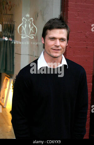 15 avril 2004 - New York, New York, États-Unis - K36698RM.REBECCA TAYLOR BOUTIQUE OUVERTURE DANS HOUSTON STREET , NEW YORK New York 15/04/2004. / BAILEY CHASE.(Image Crédit : Â© Rick Mackler/Photos/ZUMAPRESS.com) Globe Banque D'Images