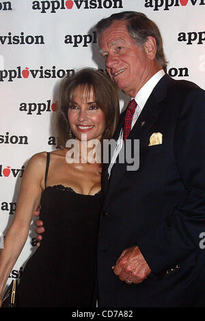 14 juillet 2004 - New York, New York, États-Unis - K38339ML.ÉCRANS APPLEVISION COCKTAIL À L'RAINBOW ROOM, NEW YORK New York .07/14/2004. ELVY MITCHELL/ 2004..SUSAN LUCCI(Image Crédit : Â© Mitchell Levy/Photos/ZUMAPRESS.com) Globe Banque D'Images