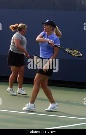 Le 2 août, 2004 - New York, New York, États-Unis - K38605ML.CONTINENTAL AIRLINES ET LE COMPTE À REBOURS DE L'USTA À L'US OPEN À L'USTA National Tennis Center de Flushing Meadows dans le Queens NEW YORK.08/02/2004. / 2004.KIM ALEXIS(Image Crédit : Â© Mitchell Levy/Photos/ZUMAPRESS.com) Globe Banque D'Images