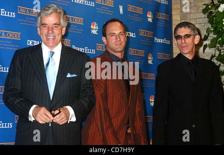 21 septembre 2004 - New York, New York, États-Unis - K39572ML.LA LOI ET L'ORDRE À UN PARTI PREMIERE SPÉCIAL PEU WEST 12TH STREET RESTAURANT , NEW YORK New York 21/09/2004. / DENNIS FARINA CHRISTOPHER MELONI  RICHARD BELZER(Image Crédit : Â© Mitchell Levy/Photos/ZUMAPRESS.com) Globe Banque D'Images