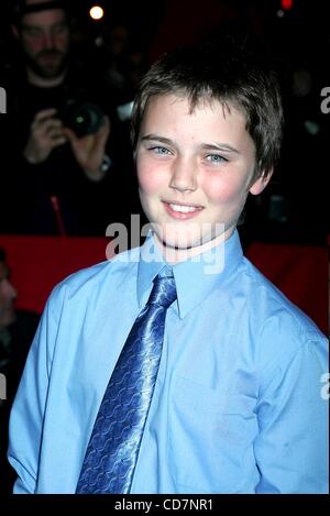 27 octobre 2004 - New York, New York, États-Unis - K40105RM.NEW YORK PREMIÈRE PROJECTION DE .''naissance'' .AU LOEWS LINCOLN SQUARE, .NEW YORK New York..10/26/2004. / 2004.CAMERON BRIGHT(Image Crédit : Â© Rick Mackler/Photos/ZUMAPRESS.com) Globe Banque D'Images