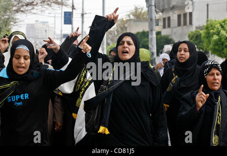 Mar 29, 2008 - La ville de Gaza, bande de Gaza - Palestiniens partisans du mouvement du Jihad islamique assister à un rassemblement dans la ville de Gaza le 29 mars 2008, exhortant les dirigeants arabes se sont réunis à pour le Sommet arabe à Damas pour soutenir le but de combler le fossé entre les factions palestiniennes rivales. Le Président Bachar al-Assad Banque D'Images