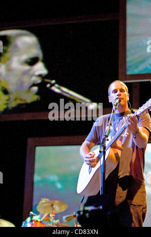 Apr 27, 2008 - Indio, California, USA - JACK JOHNSON effectue live at the 2008 Coachella Valley Music & Arts Festival (crédit Image : © Jason Murray/A-Frame/ZUMAPRESS.com) Banque D'Images