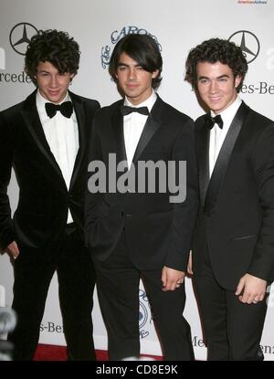 Oct 25, 2008 - Los Angeles, Californie, USA - Chanteurs LES JONAS BROTHERS à la Mercedes-Benz 30e anniversaire carousel of Hope Ball au profit de la Barbara Davis Centre for Childhood Diabetes. L'événement a eu lieu au Beverly Hilton Hotel. (Crédit Image : Â© Paul Fenton/ZUMA Press) Banque D'Images