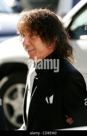 Oct 29, 2008 - Los Angeles, Californie, USA - Phil Spector arrive pour les déclarations d'ouverture de son procès pour l'actrice de House of Blues hôtesse VIP à Lana Clarkson son hôtel particulier de l'Alhambra en février 2003. (Crédit Image : © Jonathan Alcorn/ZUMA Press) Banque D'Images