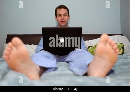 Oct 30, 2008 - Manhattan, New York, USA - comédien Mike Birbiglia. Birbiglia possède une ouverture à l'Bleecker Street Theatre intitulé 'Sleepwalk avec moi'. (Crédit Image : Â© Bryan Smith/ZUMA Press) RESTRICTIONS : * New York * hors droits Journaux Banque D'Images