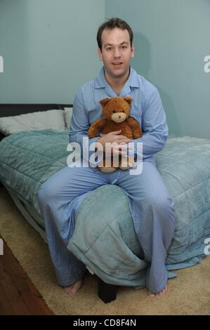 Oct 30, 2008 - Manhattan, New York, USA - comédien Mike Birbiglia. Birbiglia possède une ouverture à l'Bleecker Street Theatre intitulé 'Sleepwalk avec moi'. (Crédit Image : Â© Bryan Smith/ZUMA Press) RESTRICTIONS : * New York * hors droits Journaux Banque D'Images