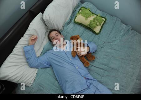 Oct 30, 2008 - Manhattan, New York, USA - comédien Mike Birbiglia. Birbiglia possède une ouverture à l'Bleecker Street Theatre intitulé 'Sleepwalk avec moi'. (Crédit Image : Â© Bryan Smith/ZUMA Press) RESTRICTIONS : * New York * hors droits Journaux Banque D'Images