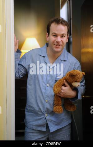 Oct 30, 2008 - Manhattan, New York, USA - comédien Mike Birbiglia. Birbiglia possède une ouverture à l'Bleecker Street Theatre intitulé 'Sleepwalk avec moi'. (Crédit Image : Â© Bryan Smith/ZUMA Press) RESTRICTIONS : * New York * hors droits Journaux Banque D'Images