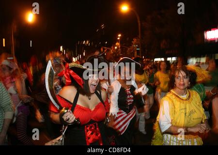 Oct 31, 2008 - New York, New York, USA - Un défilé marches participant dans la rue au cours de la 35e assemblée annuelle de Greenwich Village halloween parade. (Crédit Image : Â© Mehmet Demirci/ZUMA Press) Banque D'Images