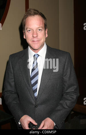 Novembre 24, 2008 - New York, New York, États-Unis - ÉVÉNEMENT : ENFANTS D'CHERYNOBYL.EMPLACEMENT : Chelsea Piers. - DATE : 11-24-08.. KIEFER SUTHERLAND.K60434JBU(Credit Image : Â© Judie Burstein/Photos/ZUMAPRESS.com) Globe Banque D'Images